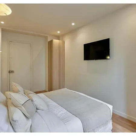 Apartment Center Of Beaubourg By Studioprestige
