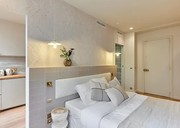 Апартаменты Center Of Beaubourg By Studioprestige